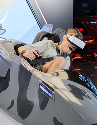 Immergiti nel mondo della simulazione di volo con VR Flight Simulator 395kg Joystick Controls